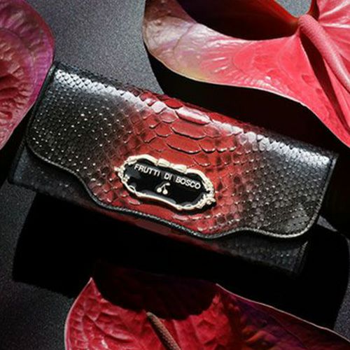 情熱カラーの赤いお財布のおすすめは、フルッティ ディ ボスコのダリア