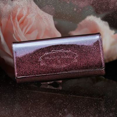 人気ブランドのピンクのお財布は、フルッティ ディ ボスコのアルバ ローズシャンパーニュ
