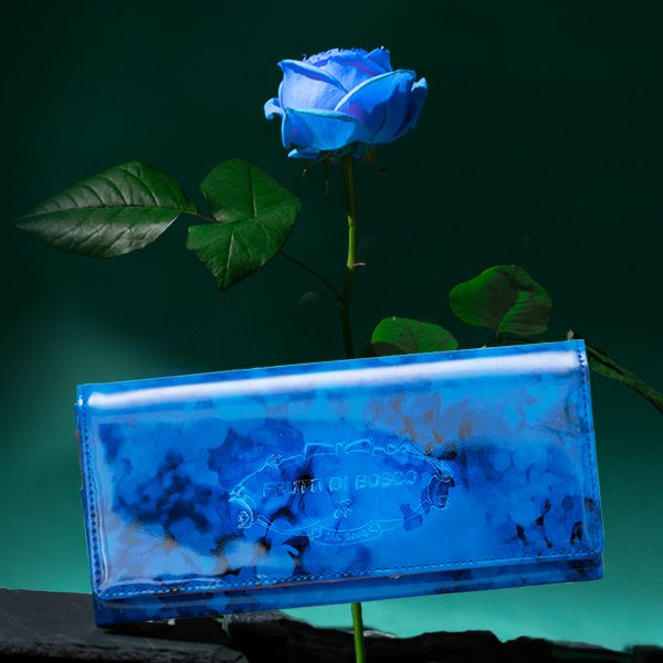 奇跡の花青い薔薇がモチーフの長財布FRUTTIのアルバアリスブルーローズ