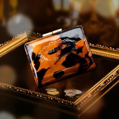 おすすめの人気レディース二つ折り財布は、フルッティ・ディ・ボスコのエルモ ナイトランプ