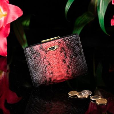 情熱カラーの赤いお財布のおすすめは、フルッティ ディ ボスコのエルモダリア