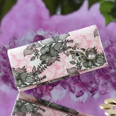 人気ブランドのピンクのお財布は、フルッティ ディ ボスコのアルバ ピピ